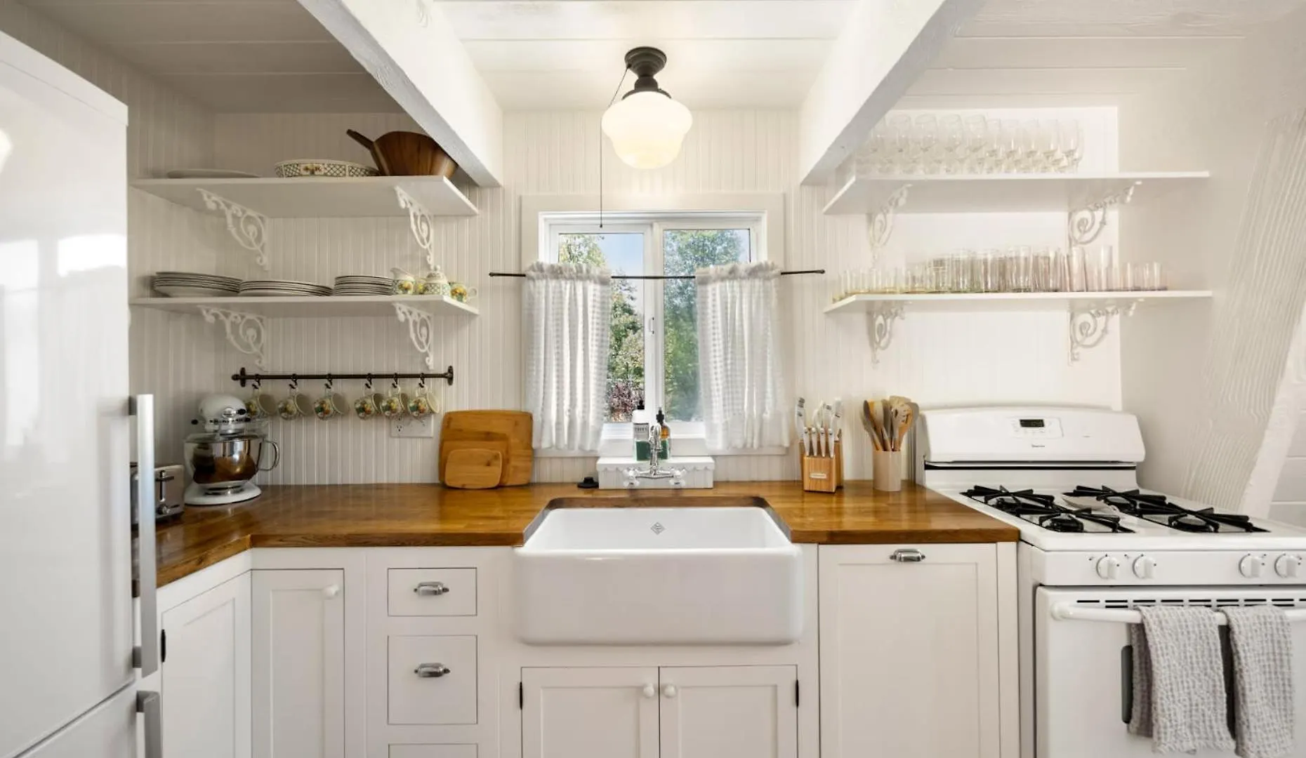 Scout's Lakehouse Retreat By Colby & Conrad * Lake Arrowhead
