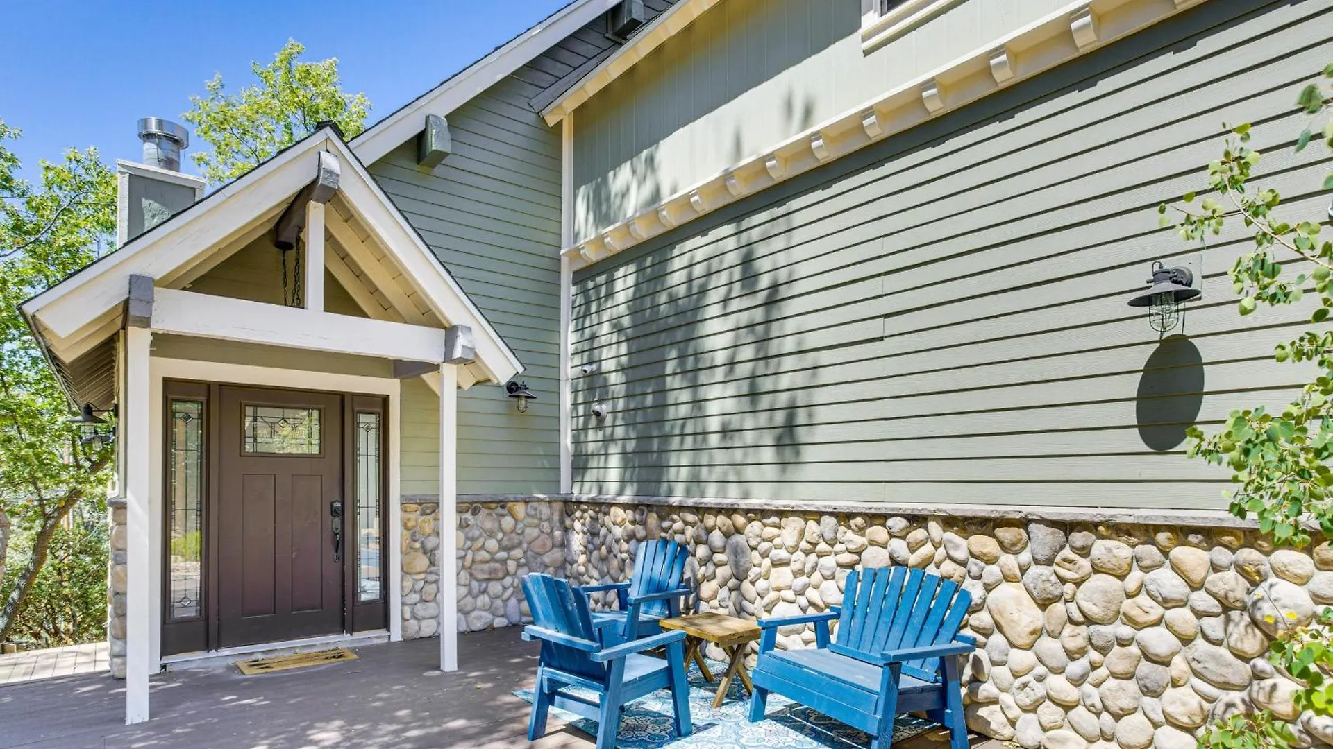 Arrowhead Family Deck And Grill