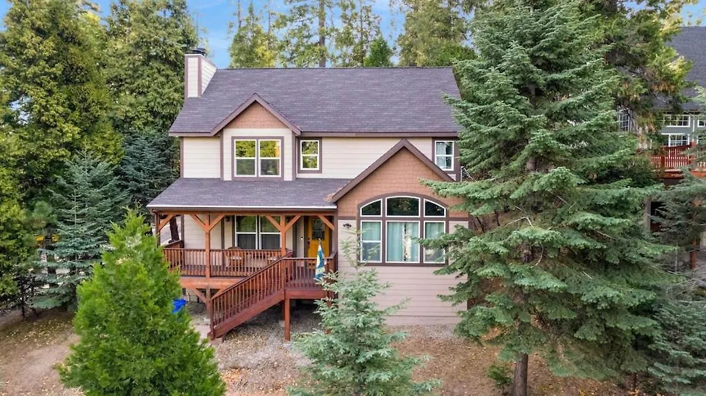 Newly Listed! Welcome To Sky Forrest Retreat! Holiday home Lake Arrowhead