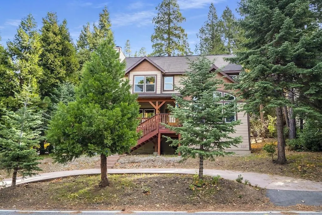 Newly Listed! Welcome To Sky Forrest Retreat! Holiday home *