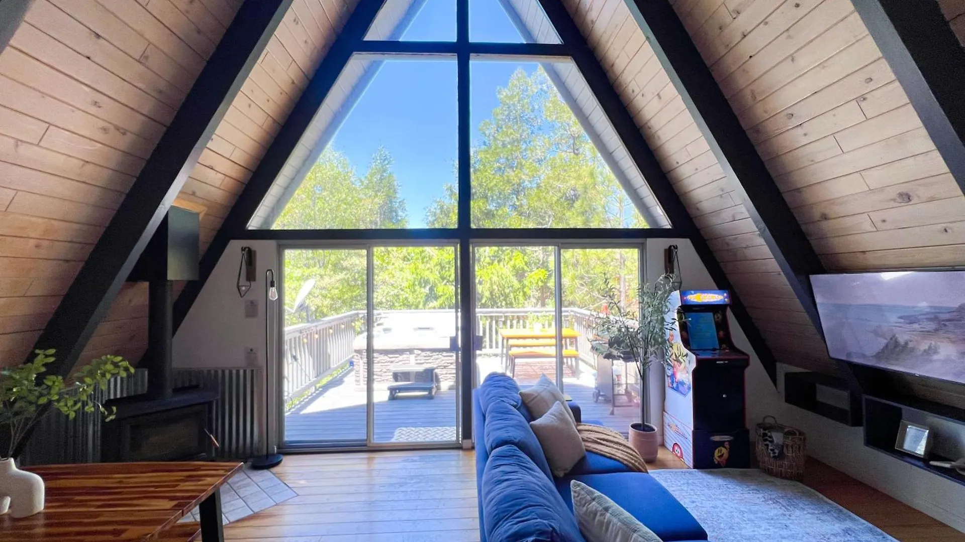 Arrowhead Cabin-hot Tub-family Friendly-arcade-fire Pit Lake Arrowhead