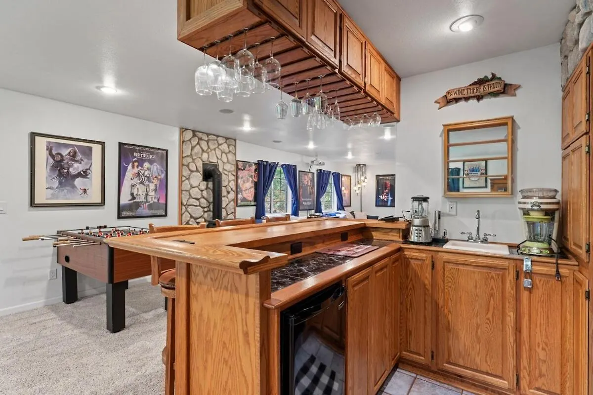 Arrowhead Treehouse Delight And Theater & Game Room! * Lake Arrowhead
