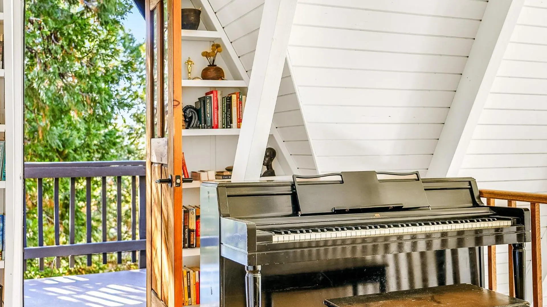 Luxury A-frame Retreat Holiday home