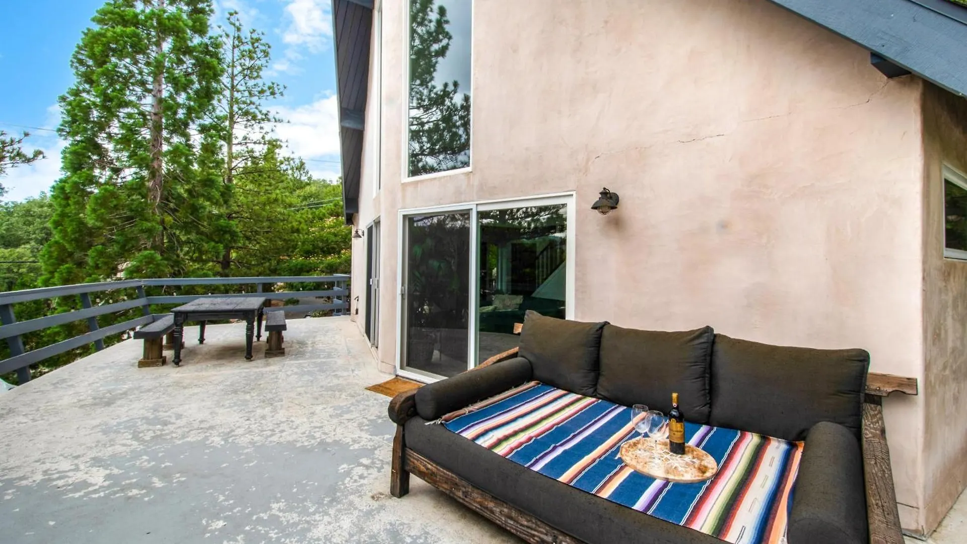 Walk To Arrowhead Peaceful Mountain Retreat! Holiday home Lake Arrowhead