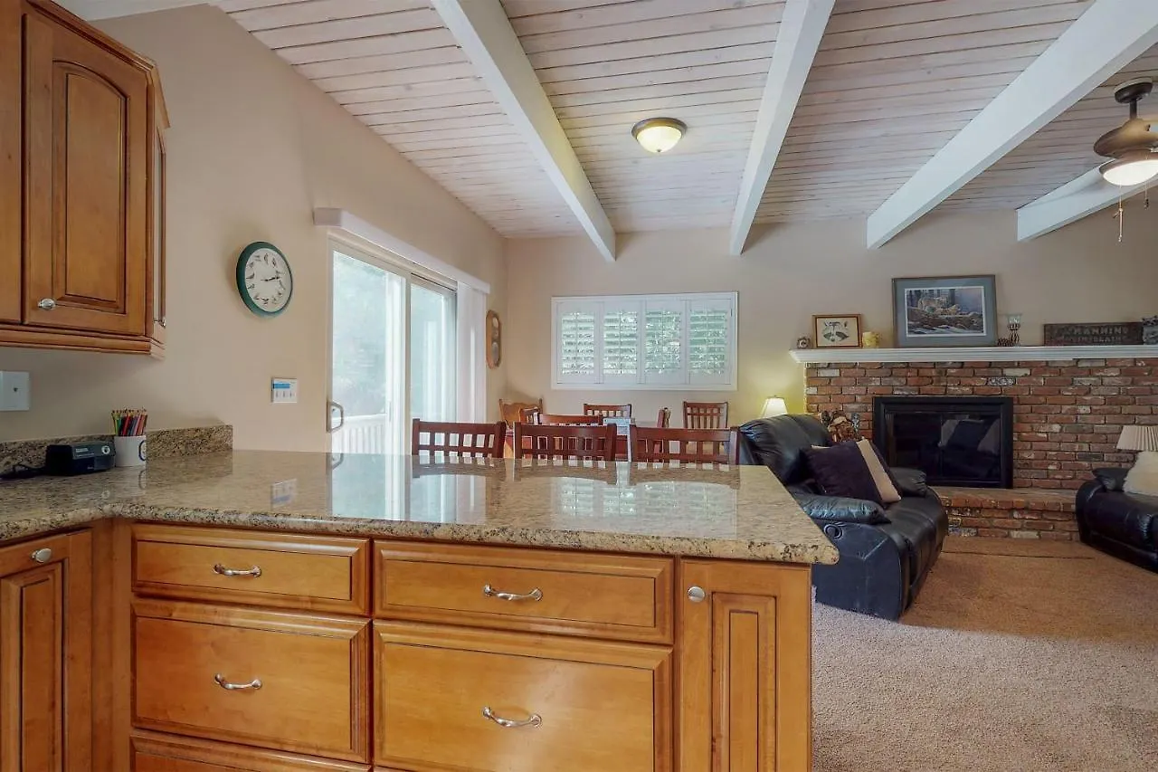 Holiday home Dancing Bear Chalet *