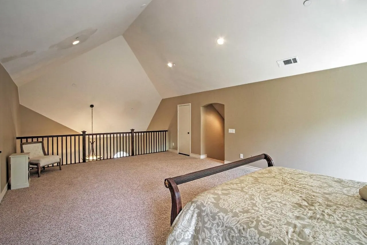 Roomy With Deck, 5 Mi To Arrowhead Village Holiday home *
