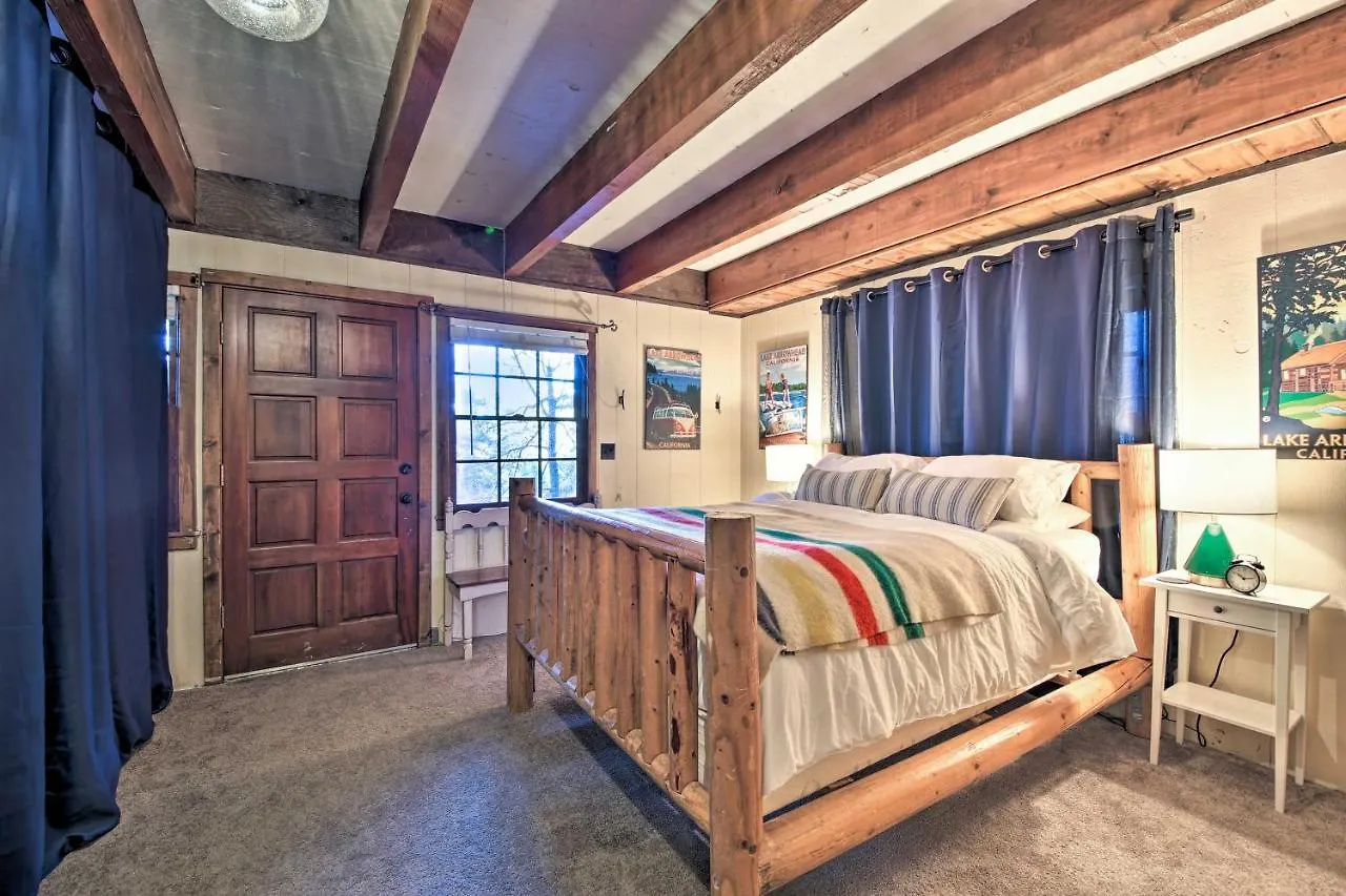 Chic Arrowhead Cabin With Deck 2 Mi To Village *