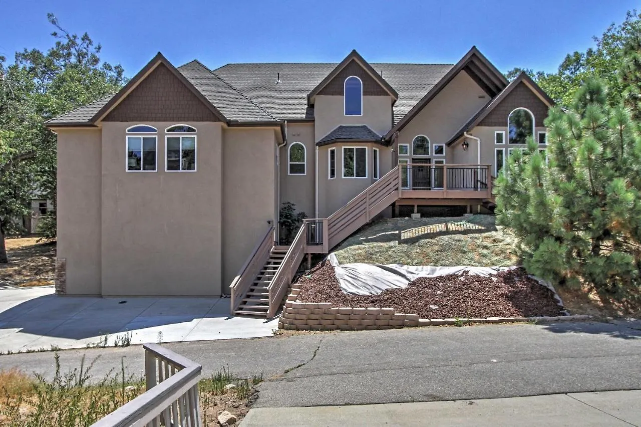 Holiday home Roomy With Deck, 5 Mi To Arrowhead Village *