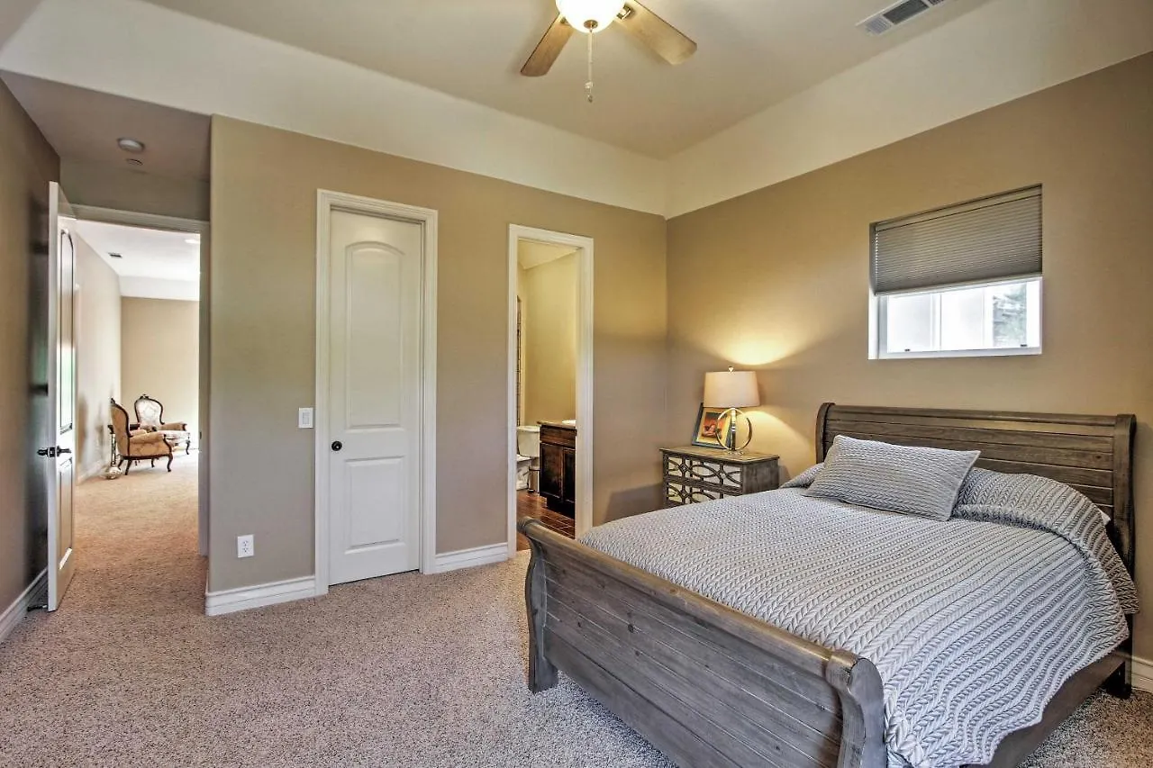 Roomy With Deck, 5 Mi To Arrowhead Village Holiday home Lake Arrowhead